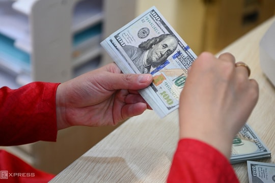 Giá USD lên kịch trần