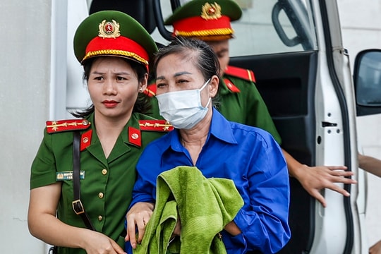 Hình ảnh dẫn giải Hậu 'pháo' cùng 5 cựu Bí thư Tỉnh ủy hầu tòa