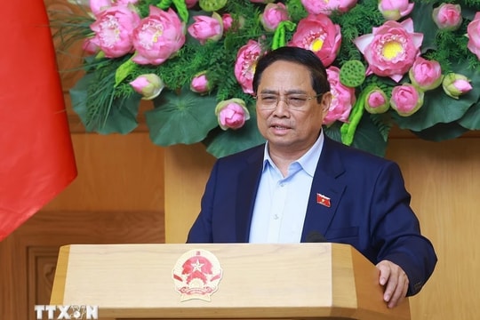 Thủ tướng lên đường dự Hội nghị WEF 16 Thiên Tân và làm việc tại Trung Quốc