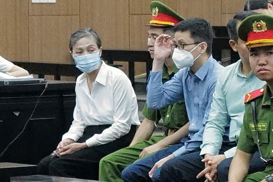 Cựu Bí thư Tỉnh ủy Vĩnh Phúc khai ngỡ ngàng khi được cho 'nhiều tiền'