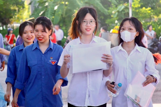Gần 27.000 thí sinh Hải Dương bắt đầu thi môn đầu tiên tốt nghiệp THPT