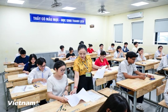 Bộ Công an xác định 3 đối tượng chụp đề thi nhờ AI giải hộ