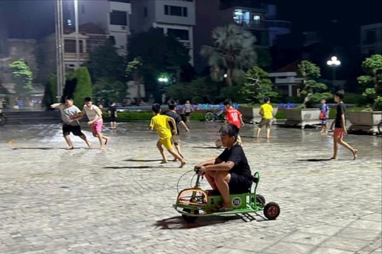 Xe điện trẻ em tại quảng trường ở TP Hải Dương tiềm ẩn nguy cơ mất an toàn