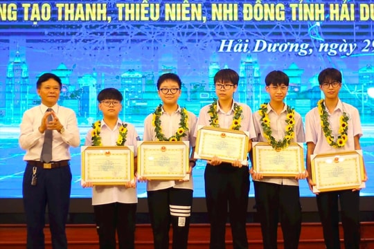 Robot dọn váng dầu, vớt rác thải nhất cuộc thi sáng tạo trẻ Hải Dương lần thứ 19