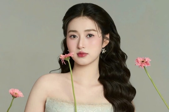 Vẻ đẹp trong trẻo của nữ sinh Hải Dương vừa trở thành Hoa hậu Trái đất Việt Nam