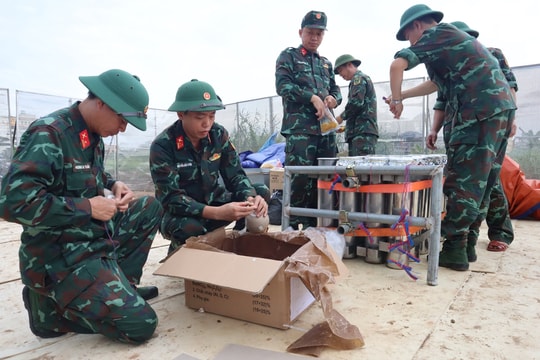 'Mục sở thị' trận địa bắn pháo hoa mừng Hải Dương - Hải Phòng hợp nhất tối 30/6