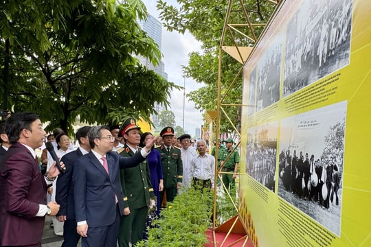 Khai mạc triển lãm ảnh về Tổng Bí thư Nguyễn Văn Linh