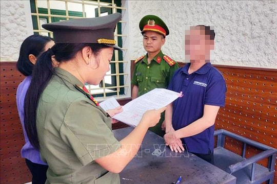 Khởi tố trưởng văn phòng đại diện khu vực Bắc Trung Bộ của một tạp chí