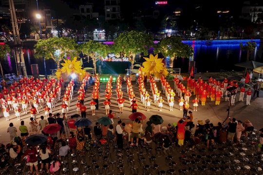 Phố đi bộ, chợ đêm Bạch Đằng do phường Lê Thanh Nghị quản lý, điều hành