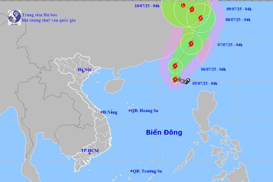 Bão mạnh xuất hiện trên Biển Đông