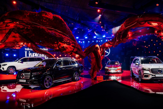 Mercedes-Benz trưng bày 9 mẫu xe sang gần 100 tỷ ở triển lãm