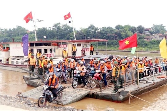 Vận hành lại phà quân sự ở khu vực cầu Phong Châu từ ngày 5/7