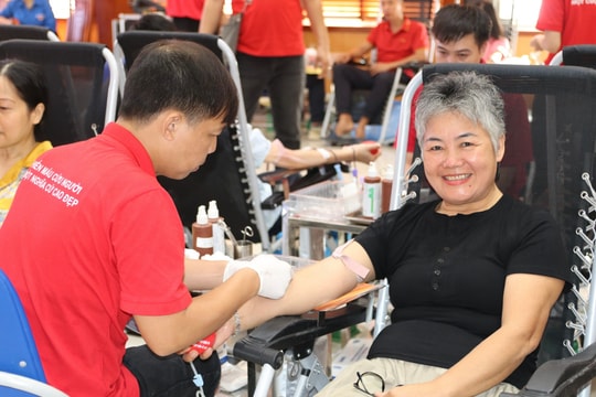 Ngày hội ‘Giọt hồng xứ Đông’ cung cấp máu cho khu vực tây Hải Phòng
