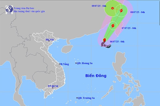 Bão số 2 mạnh lên, biển động dữ dội