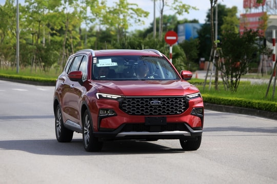 Loạt xe đua ưu đãi 100% phí trước bạ, có cả sedan B ăn khách