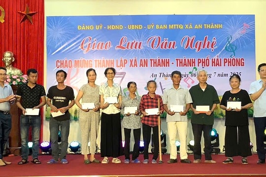 Xã An Thành tặng quà cho 30 gia đình hoàn cảnh khó khăn