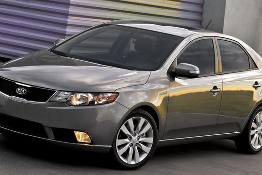 4 mẫu sedan giá rẻ 15 năm tuổi nhưng kiểu dáng vẫn khiến nhiều người trầm trồ