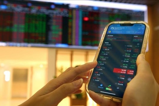 Gần 16.000 tỷ đồng chảy vào thị trường giúp VN-Index tiệm cận mốc 1.400 điểm