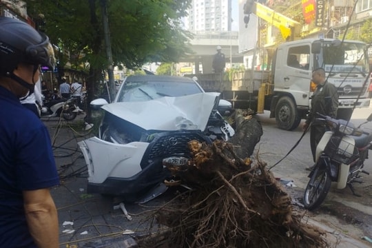 Nữ lái xe tông nhiều xe máy ở Hà Nội, ít nhất 7 người bị thương