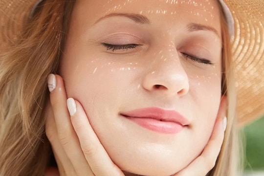 Làm thế nào để bảo vệ da khỏi nguy cơ nám, sạm da khi tiếp xúc với ánh nắng mặt trời