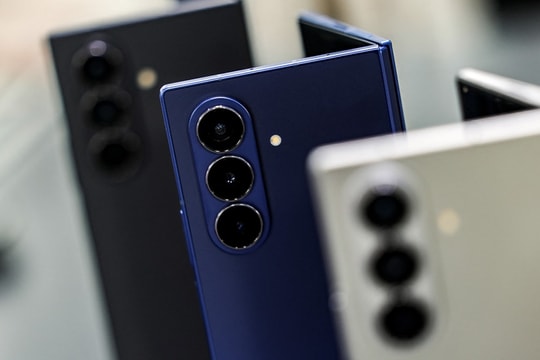 Samsung 'trình làng' dòng điện thoại gập mới tích hợp AI của Google