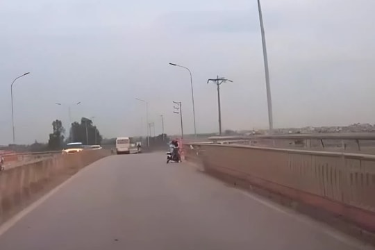 Nguy hiểm khi đi ngược chiều trên cầu 789