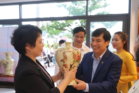 Gốm Chu Đậu khai trương cửa hàng trưng bày sản phẩm đầu tiên tại khu vực Đông Hải Phòng