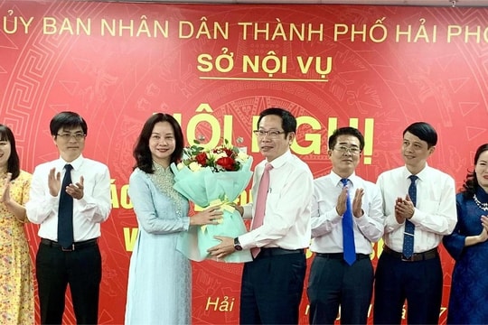 Sở Nội vụ thành phố công bố các quyết định về tổ chức bộ máy, công tác cán bộ