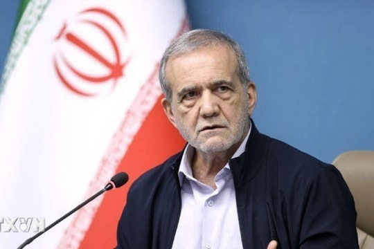 Iran xác nhận Tổng thống Pezeshkian bị thương trong cuộc không kích của Israel