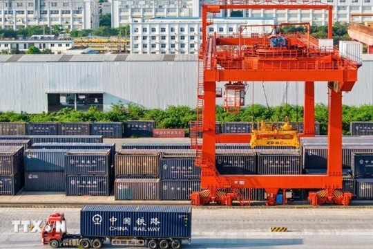 Hàng hóa vận chuyển bằng tàu liên vận Việt - Trung tăng mạnh