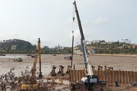 Khẩn trương thi công Dự án tu bổ quần thể di tích Bến K15 - nơi xuất phát của Đường Hồ Chí Minh trên biển