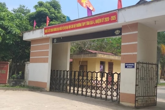 Những bài thi lớp 10 điểm cao bất thường hé lộ hành vi của hiệu trưởng ở Thanh Hóa