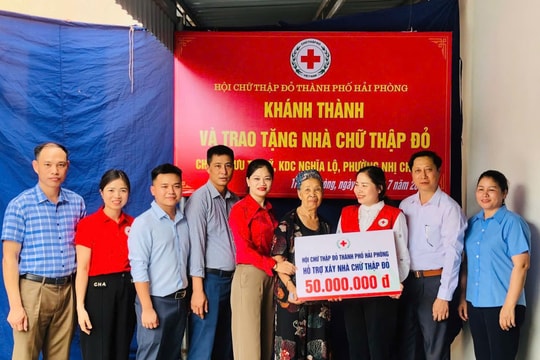 Trao tặng nhà “Chữ thập đỏ” cho hộ gia đình khó khăn ở phường Nhị Chiểu