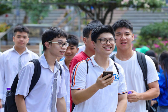 Các trường đại học bắt đầu công bố 'điểm sàn'