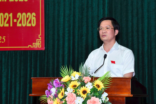 Đồng chí Phạm Văn Lập tiếp xúc cử tri tại phường Thủy Nguyên