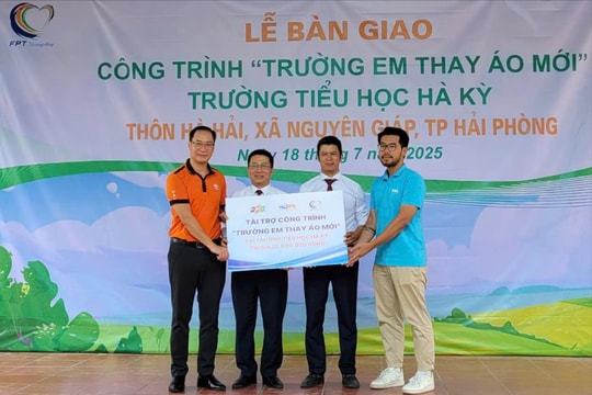 Trường Tiểu học Hà Kỳ (Hải Phòng) đón nhận công trình “Trường em thay áo mới”