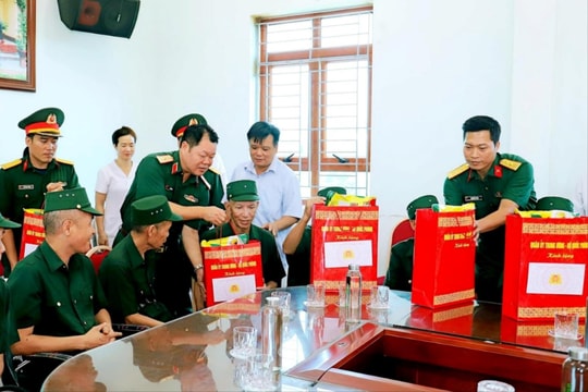 Lãnh đạo Quân khu 3 thăm, tặng quà thương binh, bệnh binh ở Tây Hải Phòng