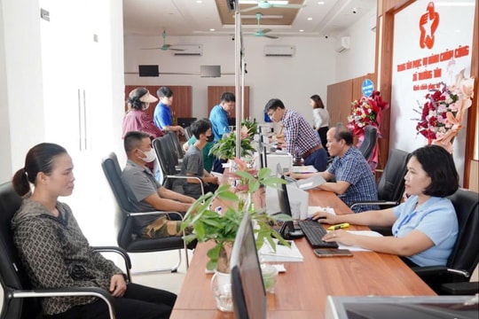 Xã Trường Tân làm việc cả thứ bảy, chủ nhật để giải quyết thủ tục hành chính cho dân