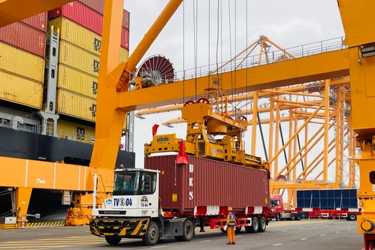 Port operators race to clear ships, cargo ahead of Storm Wipha