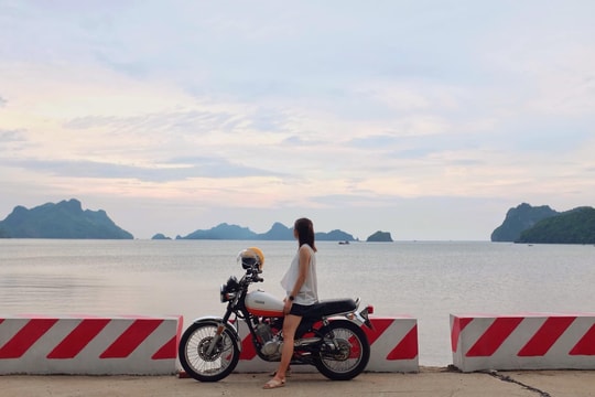 Cung đường xuyên đảo tuyệt đẹp giữa biển trời Cát Bà