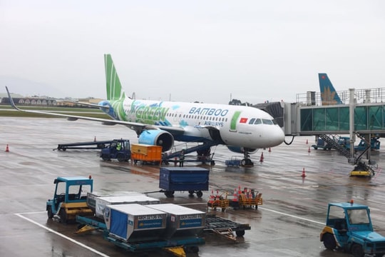 Hành khách thót tim kể khoảnh khắc máy bay Bamboo Airways chao đảo giữa trời