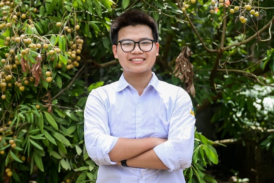 Lý do đặc biệt giúp thủ khoa toàn quốc có bố là phụ hồ đạt 9,25 điểm môn văn