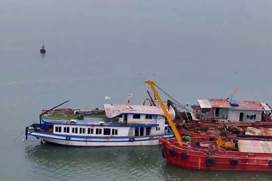 Vụ lật tàu trên vịnh Hạ Long: Tìm thấy 45 nạn nhân, vẫn còn 4 người mất tích