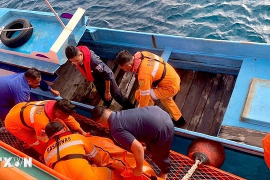 Cháy phà ở ngoài khơi đảo Sulawesi của Indonesia , ít nhất 5 người thiệt mạng