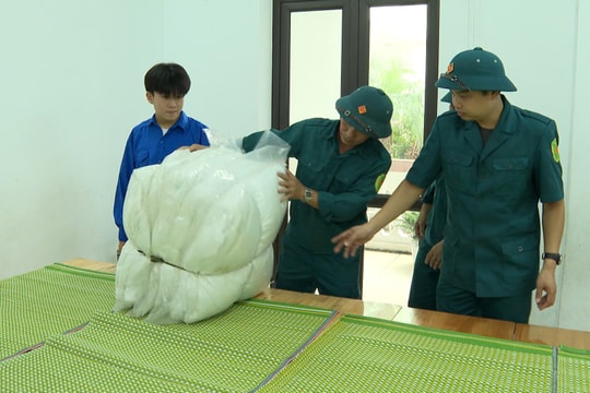 Phường Hải Dương vận động người dân ngoài đê sông Thái Bình vào nơi tránh trú an toàn