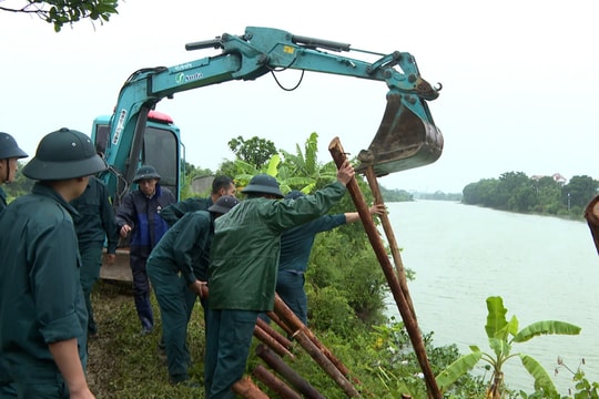 Xã Kẻ Sặt khẩn trương xử lý các vị trí nguy cơ sạt lở nghiêm trọng