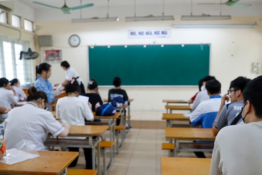 Loạt thí sinh có tổng điểm xét tuyển rất cao nhưng lại trượt tốt nghiệp năm 2025