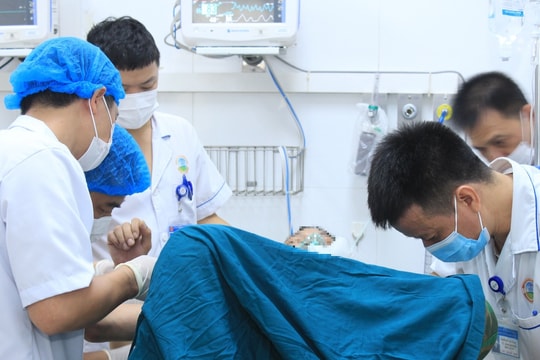 Một nạn nhân vụ đứt cầu treo ở Điện Biên nguy kịch