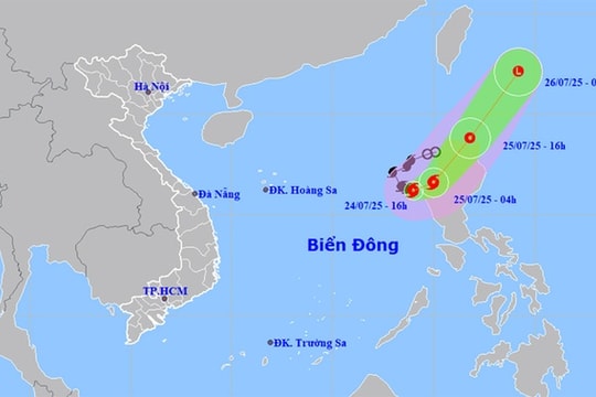 Bão số 4 Cỏ May di chuyển 'dị thường', vẫn quanh quẩn trên Biển Đông