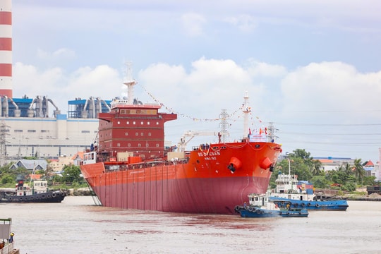 Công ty Đóng tàu Phà Rừng hạ thủy  tàu thứ 3 trong số 10 tàu thi công cho Hàn Quốc